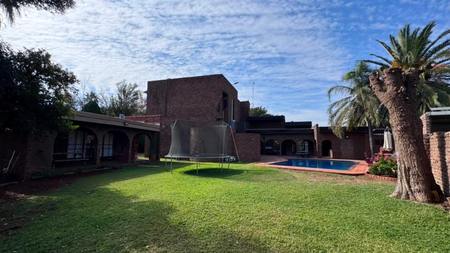 5 Bedroom Property for Sale in Royldene Northern Cape